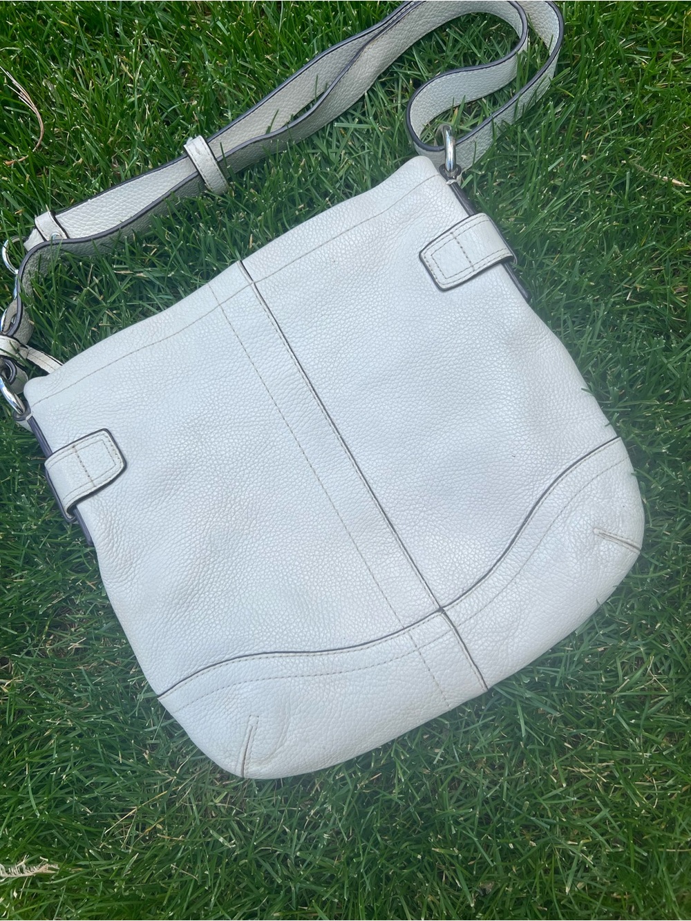 COACH White Leather Shoulder Bag with Chain Detail - Picture 5 of 13
